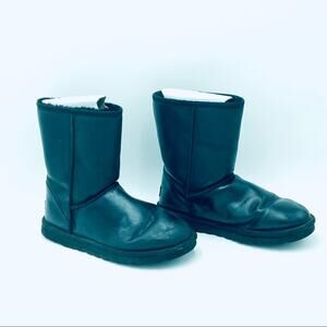 Ugg Women's 8 Classic Tall Boots Black Wax Coating Pull On Leather Fur Lined